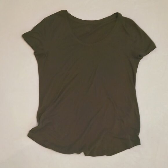 A.N.A. Top 💚 Hunter Green Short Sleeve Round Neck Top 💚 - Picture 4 of 4